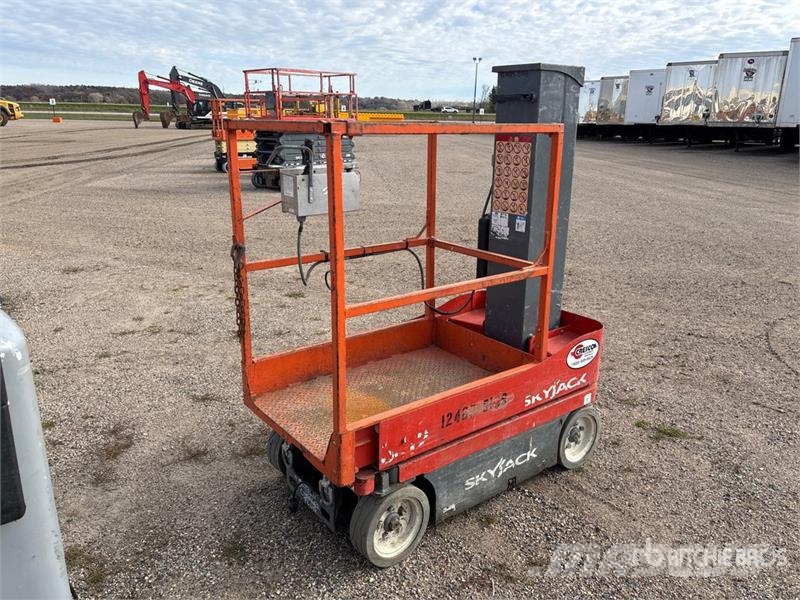 SkyJack SJ12 Plataformas elevatórias verticais