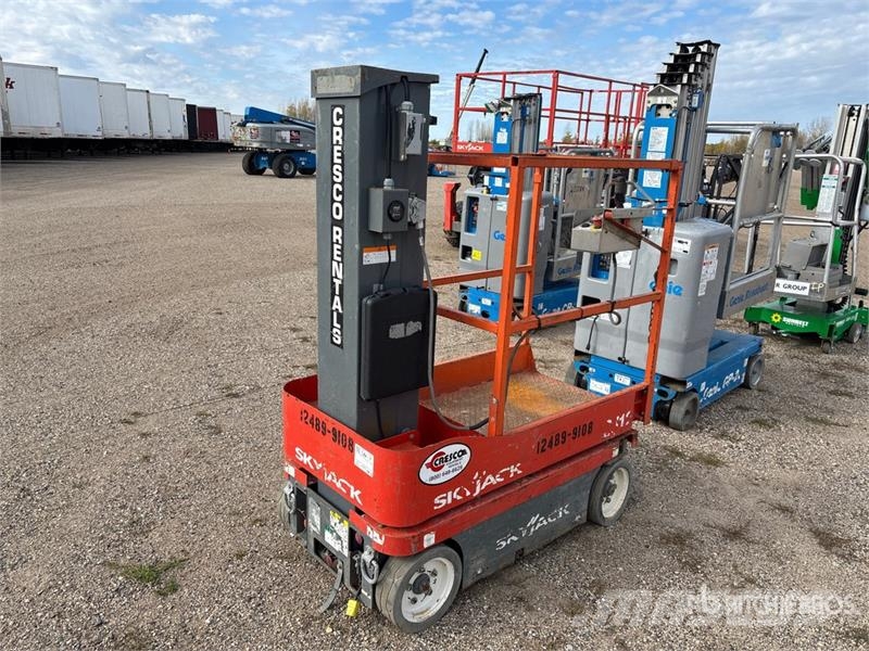 SkyJack SJ12 Plataformas elevatórias verticais