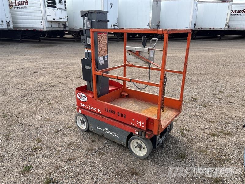 SkyJack SJ12 Plataformas elevatórias verticais