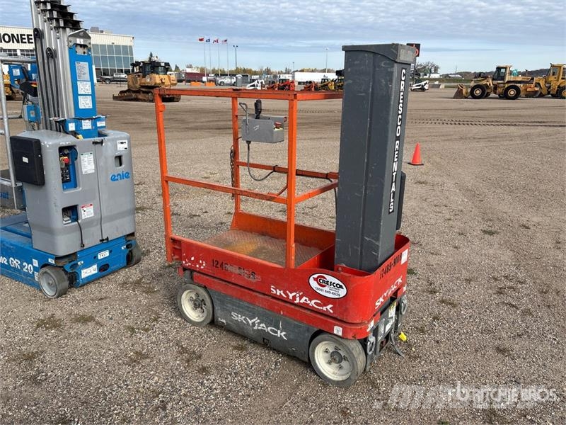 SkyJack SJ12 Plataformas elevatórias verticais