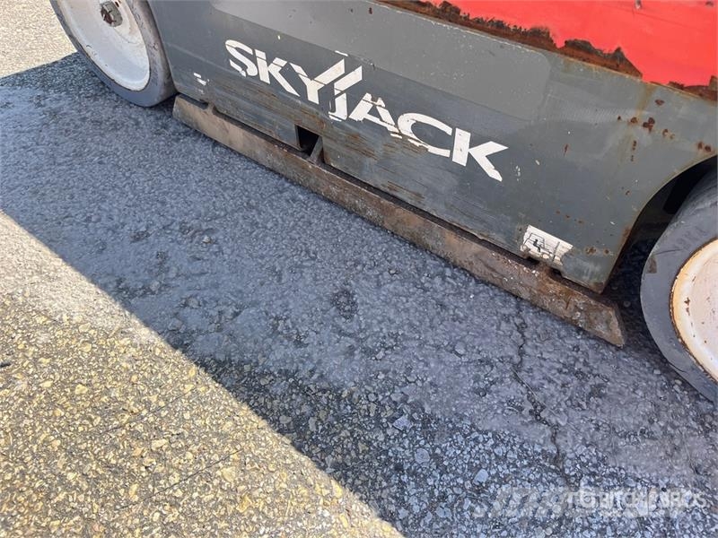 SkyJack SJ16 Jarbolne penjajuće platforme