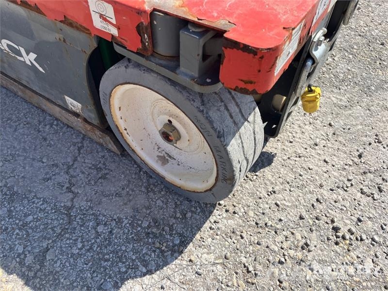 SkyJack SJ16 Jarbolne penjajuće platforme