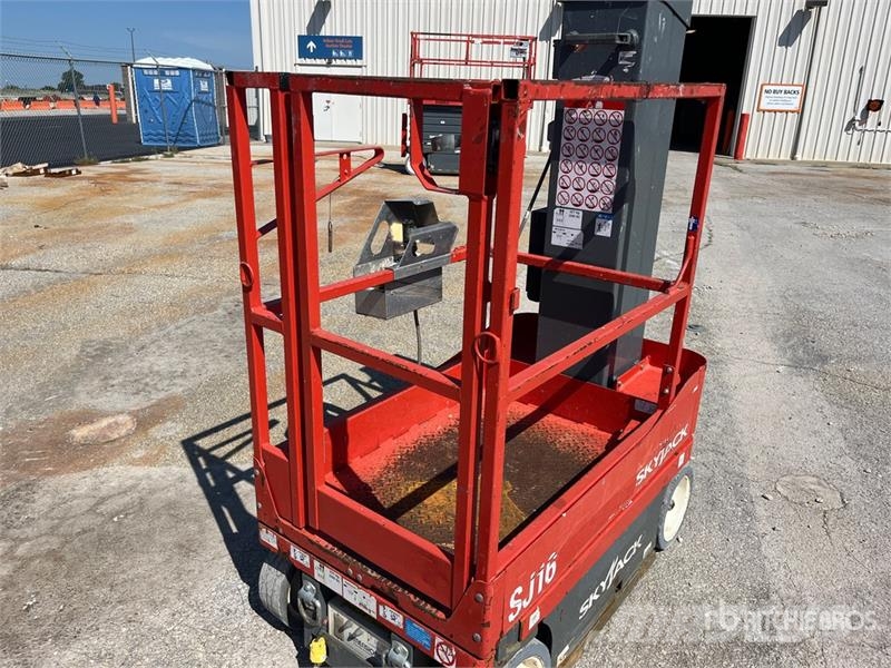 SkyJack SJ16 Jarbolne penjajuće platforme