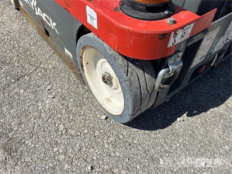 SkyJack SJ16 Jarbolne penjajuće platforme