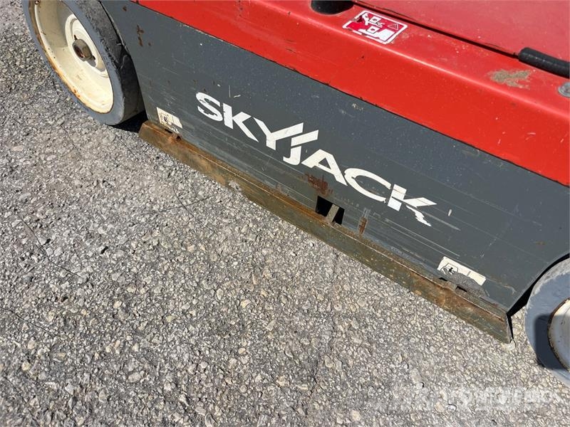 SkyJack SJ16 Jarbolne penjajuće platforme