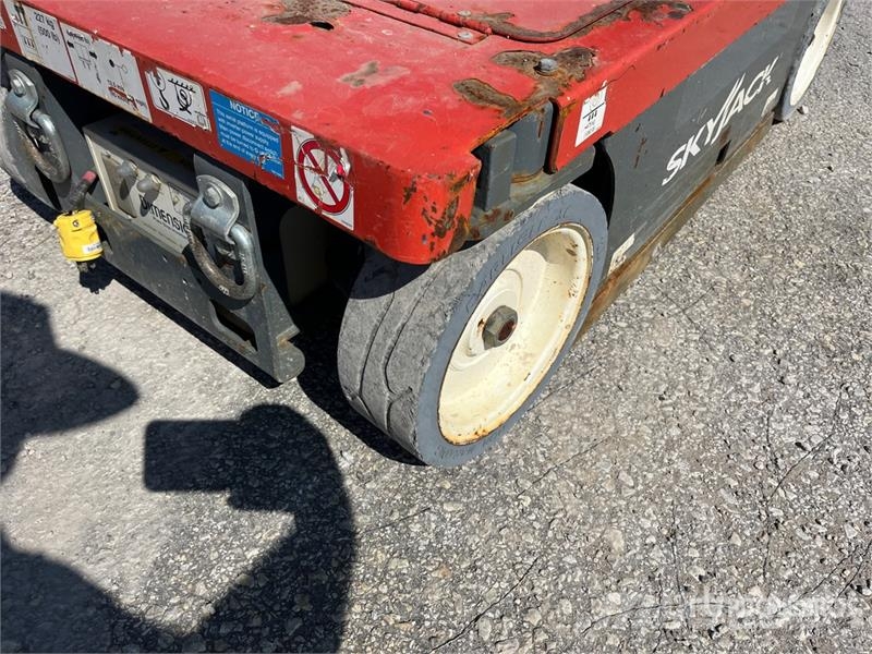 SkyJack SJ16 Jarbolne penjajuće platforme