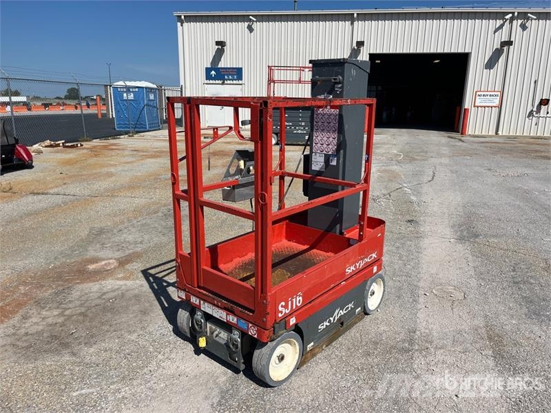 SkyJack SJ16 Jarbolne penjajuće platforme