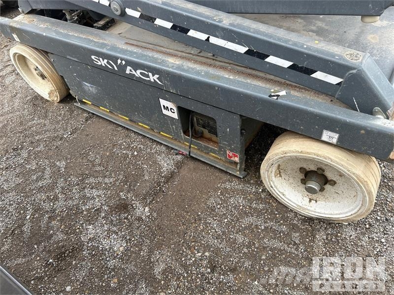 SkyJack SJ4632 Electric Scissor Lift 剪式升降機