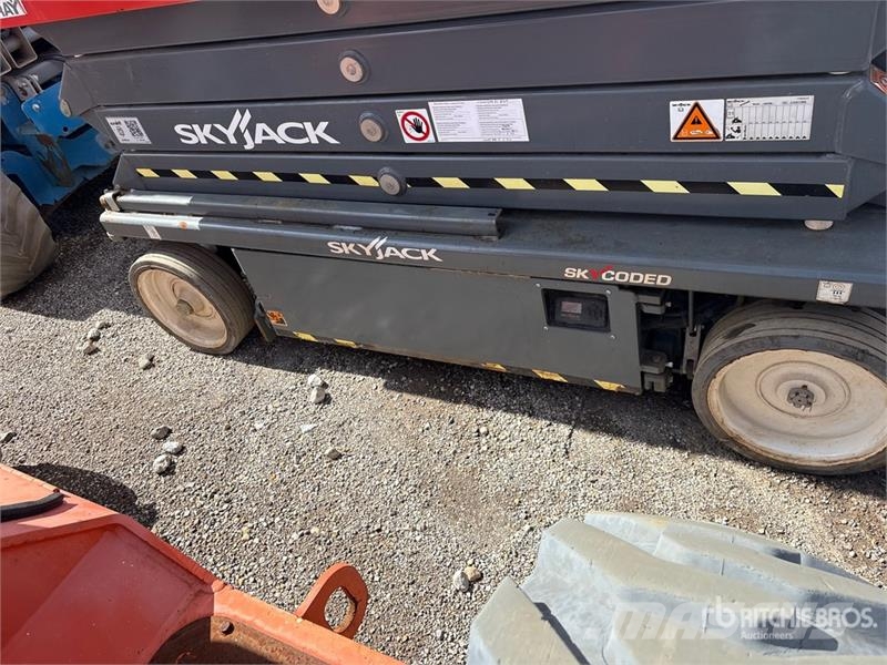 SkyJack SJ4726 Electric Scissor Lift Scissor lifts