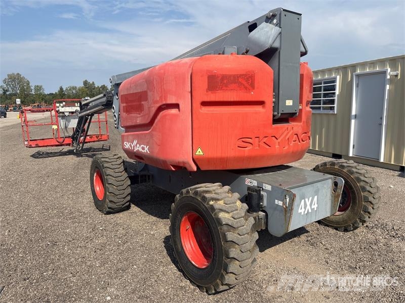 SkyJack SJ63AJ 4WD Diesel Articulating Boom Lift Zglobne dvižne ploščadi
