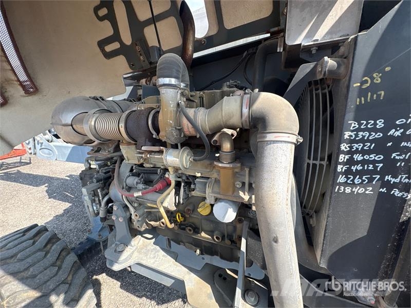 SkyJack SJ63AJ 4WD Diesel Articulating Boom Lift Zglobne dvižne ploščadi
