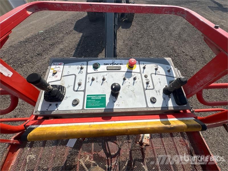 SkyJack SJ63AJ 4WD Diesel Articulating Boom Lift Zglobne dvižne ploščadi
