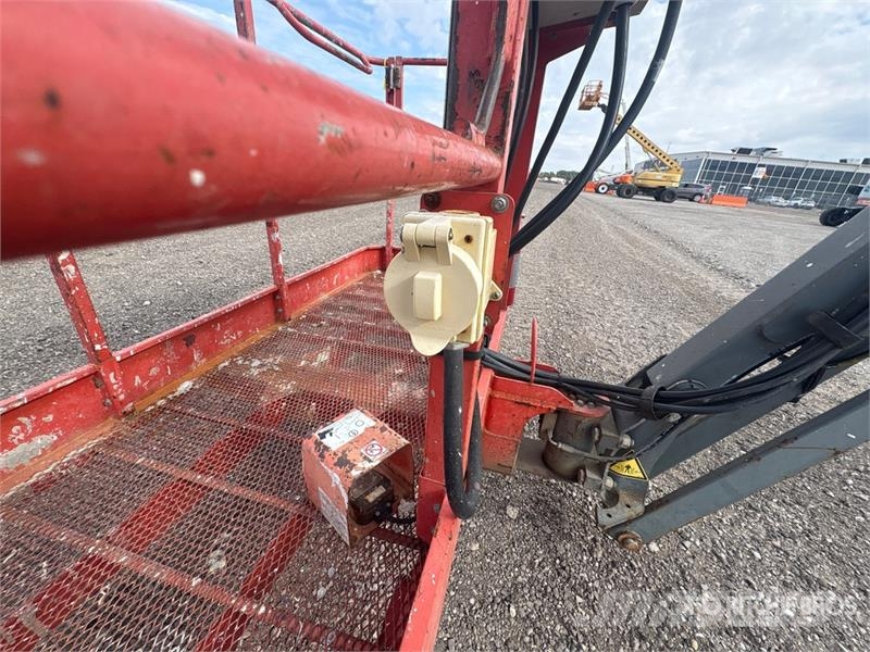SkyJack SJ63AJ 4WD Diesel Articulating Boom Lift Articulated boom lifts