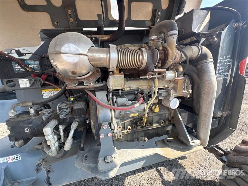 SkyJack SJ63AJ 4WD Diesel Articulating Boom Lift Zglobne dvižne ploščadi