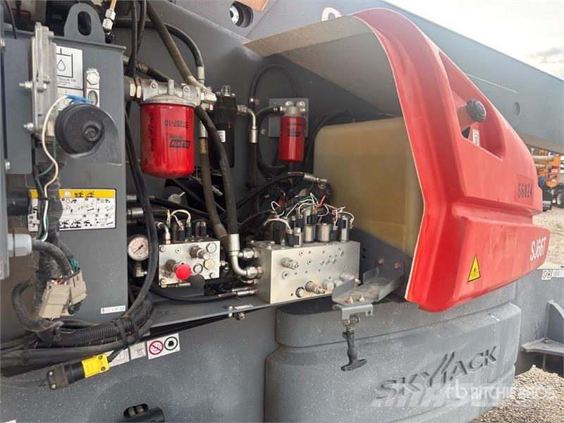 SkyJack SJ66T 4WD Diesel Telescopic Boom Lift Teleskooppipuominostimet