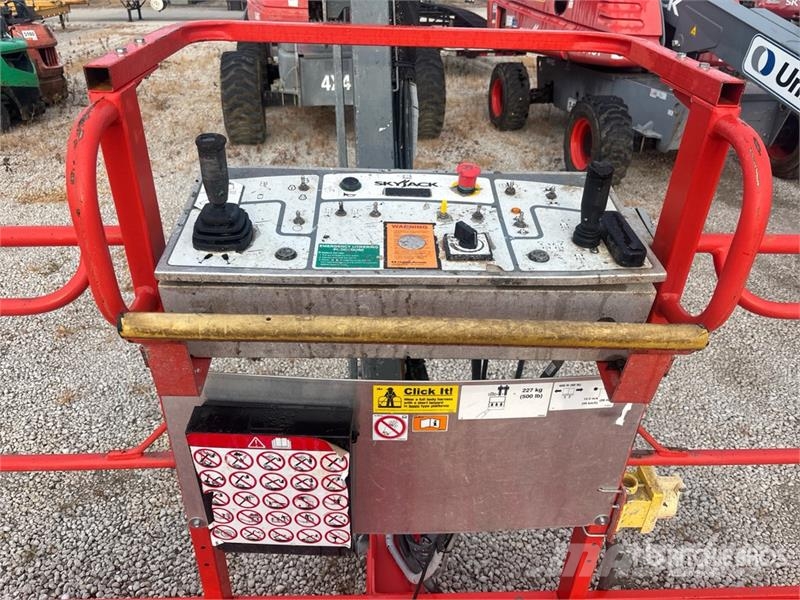 SkyJack SJ66T 4WD Diesel Telescopic Boom Lift Teleskooppipuominostimet