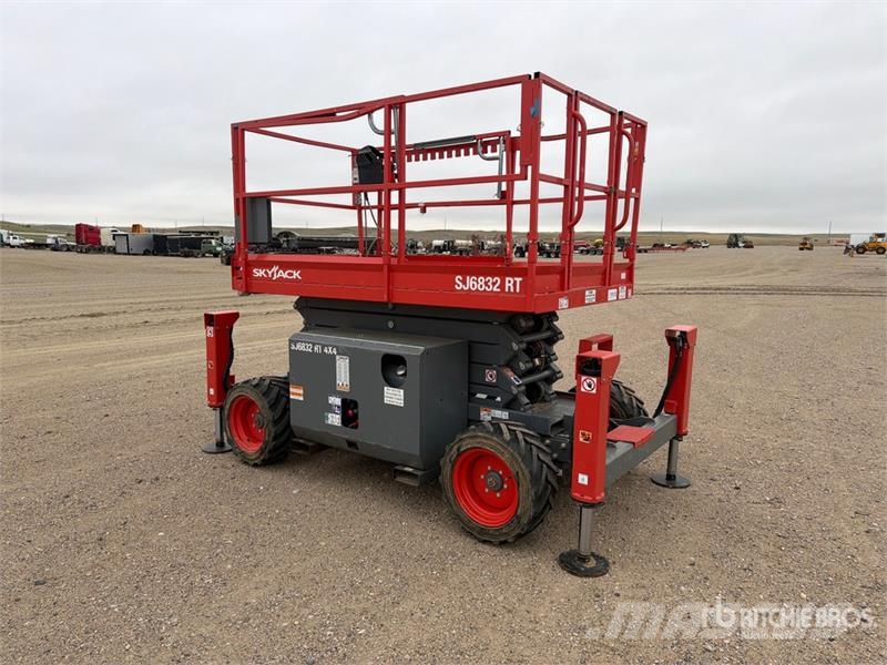 SkyJack SJ6832 RT Scheren-Arbeitsbühnen