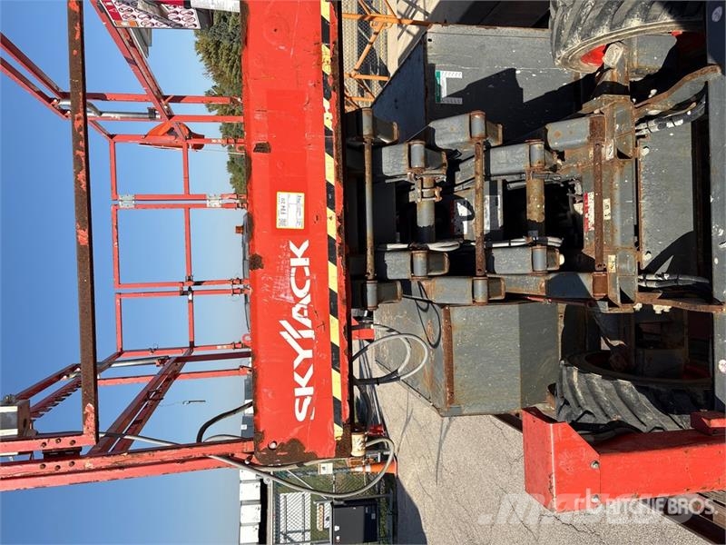 SkyJack SJ6832 RT Škaraste platforme