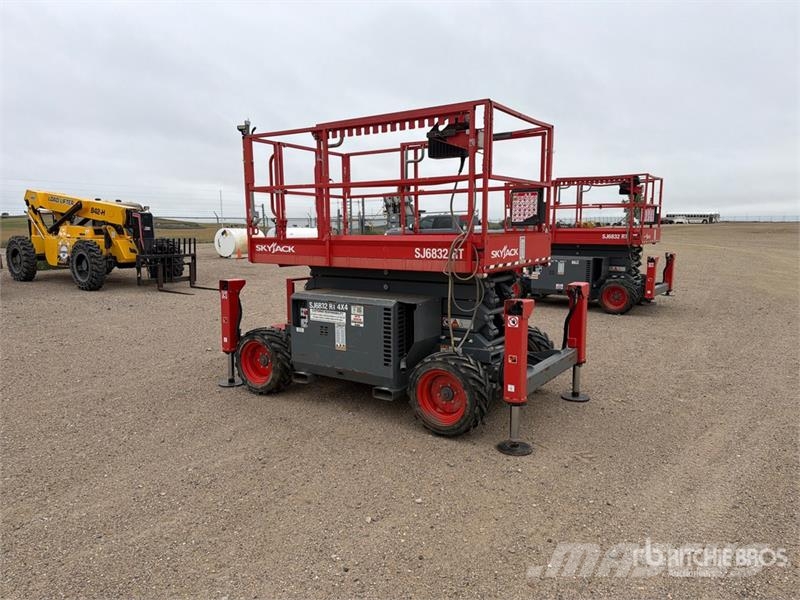 SkyJack SJ6832 RT Scheren-Arbeitsbühnen