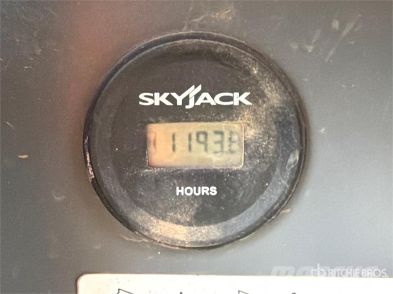SkyJack SJ6832 RT Scheren-Arbeitsbühnen