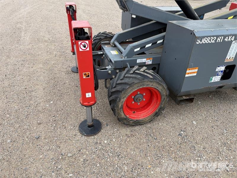 SkyJack SJ6832 RT Scheren-Arbeitsbühnen