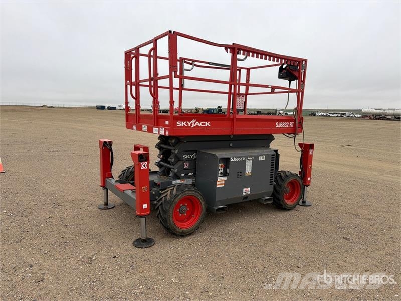 SkyJack SJ6832 RT Scheren-Arbeitsbühnen