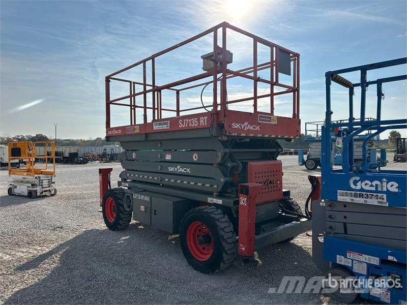 SkyJack SJ7135 RT 4x4 Dual Fuel Scissor Lift Ножничные подъемники