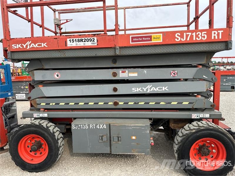 SkyJack SJ7135 RT 4x4 Dual Fuel Scissor Lift Ножничные подъемники