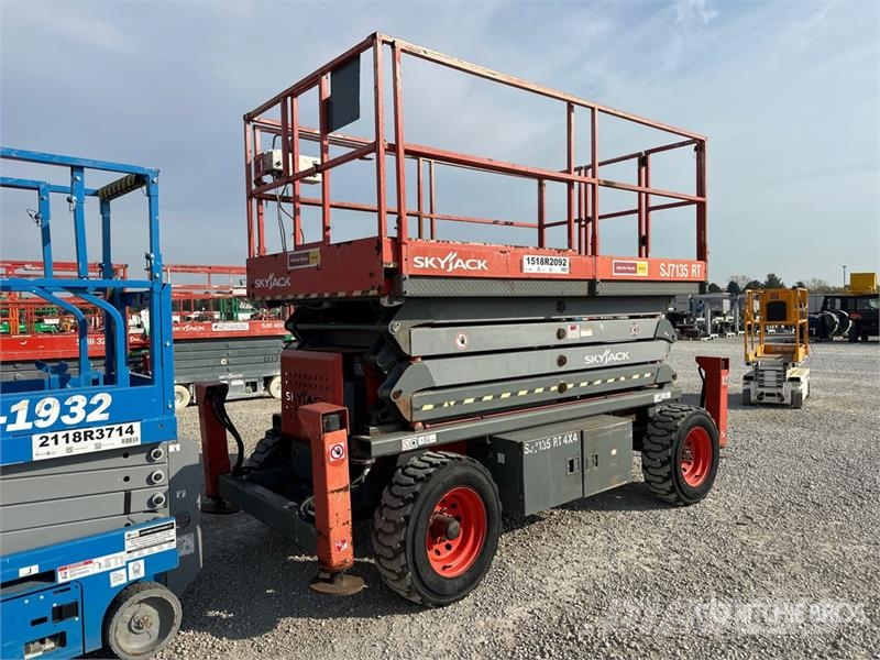 SkyJack SJ7135 RT 4x4 Dual Fuel Scissor Lift Ножничные подъемники