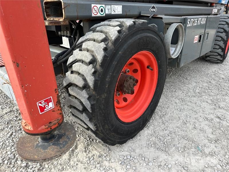 SkyJack SJ7135 RT 4x4 Dual Fuel Scissor Lift Ножничные подъемники