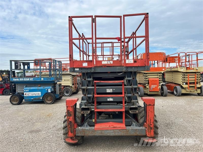 SkyJack SJ7135RT 4x4 Gasoline Scissor Lift Škarjaste dvižne ploščadi