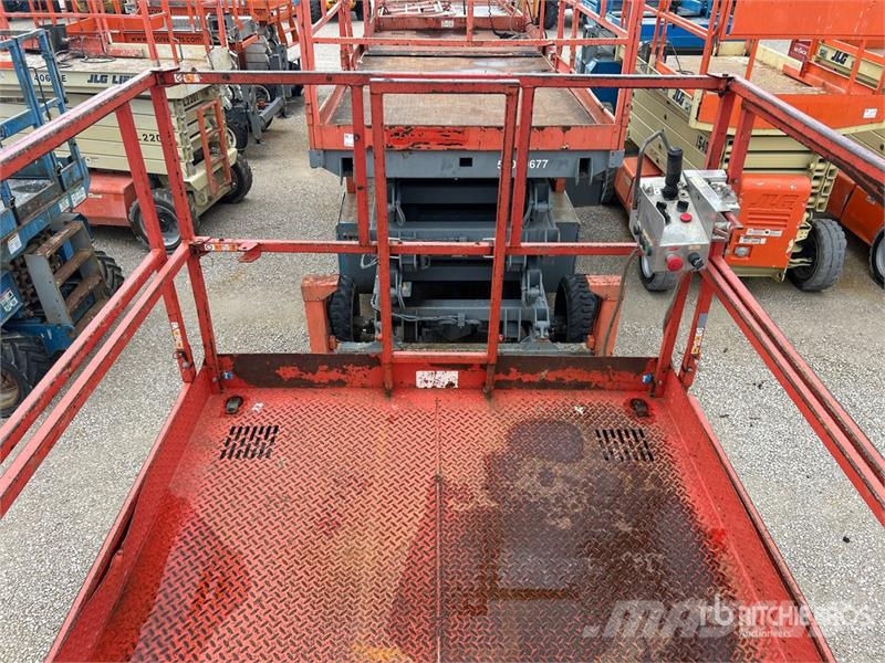 SkyJack SJ7135RT 4x4 Gasoline Scissor Lift Škarjaste dvižne ploščadi