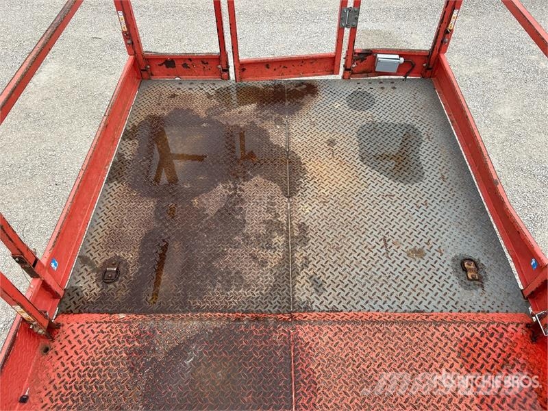 SkyJack SJ7135RT 4x4 Gasoline Scissor Lift Škarjaste dvižne ploščadi