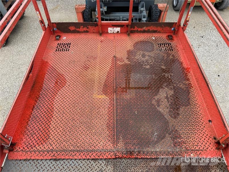 SkyJack SJ7135RT 4x4 Gasoline Scissor Lift Škarjaste dvižne ploščadi
