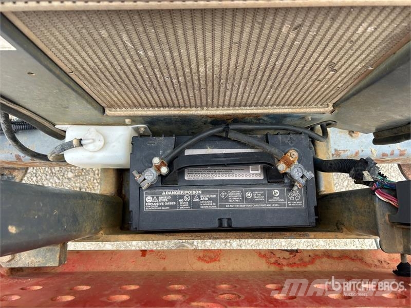 SkyJack SJ7135RT 4x4 Gasoline Scissor Lift Škarjaste dvižne ploščadi
