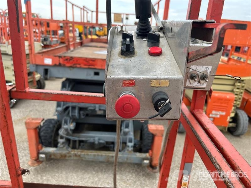 SkyJack SJ7135RT 4x4 Gasoline Scissor Lift Škarjaste dvižne ploščadi