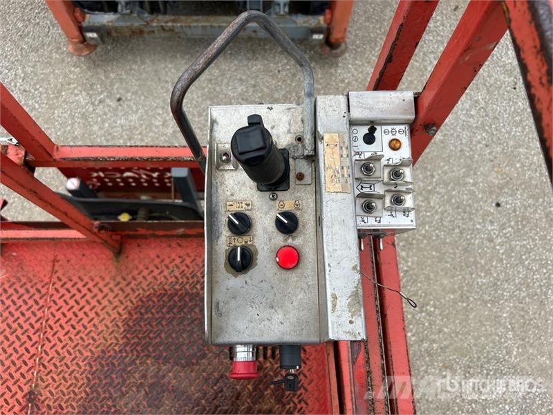 SkyJack SJ7135RT 4x4 Gasoline Scissor Lift Škarjaste dvižne ploščadi