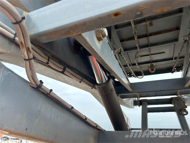 SkyJack SJ7135RT 4x4 Gasoline Scissor Lift Škarjaste dvižne ploščadi