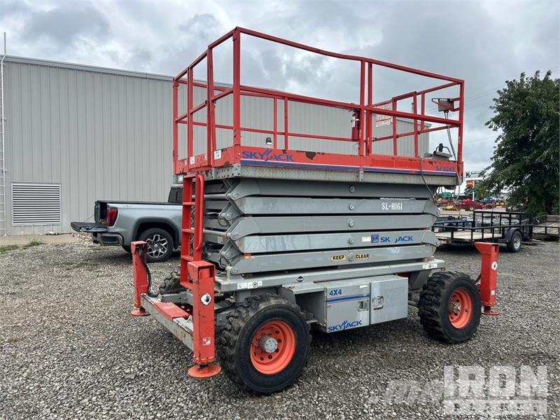 SkyJack SJ8243 Saxlifte