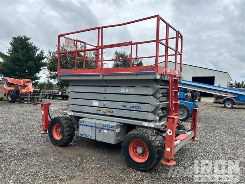 SkyJack SJ8243 Saxlifte
