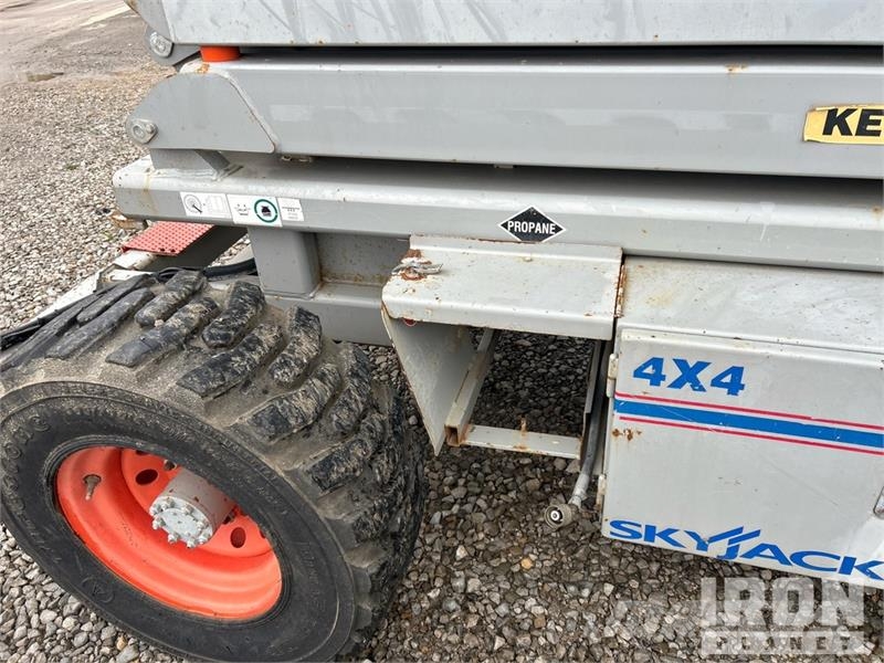 SkyJack SJ8243 Saxlifte