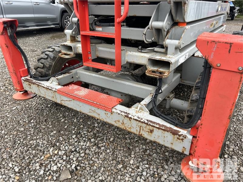 SkyJack SJ8243 Saxlifte