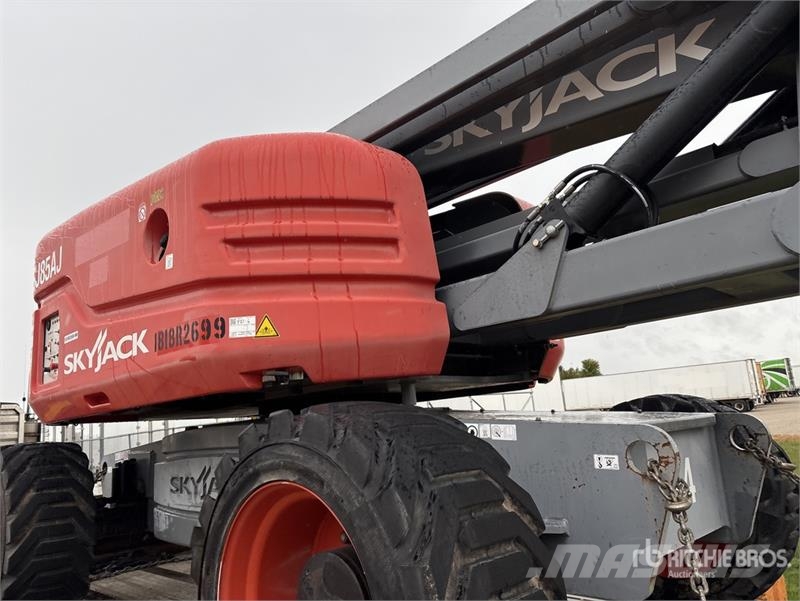 SkyJack SJ85AJ 4WD Diesel Articulating Boom Lift Körüklü personel platformları