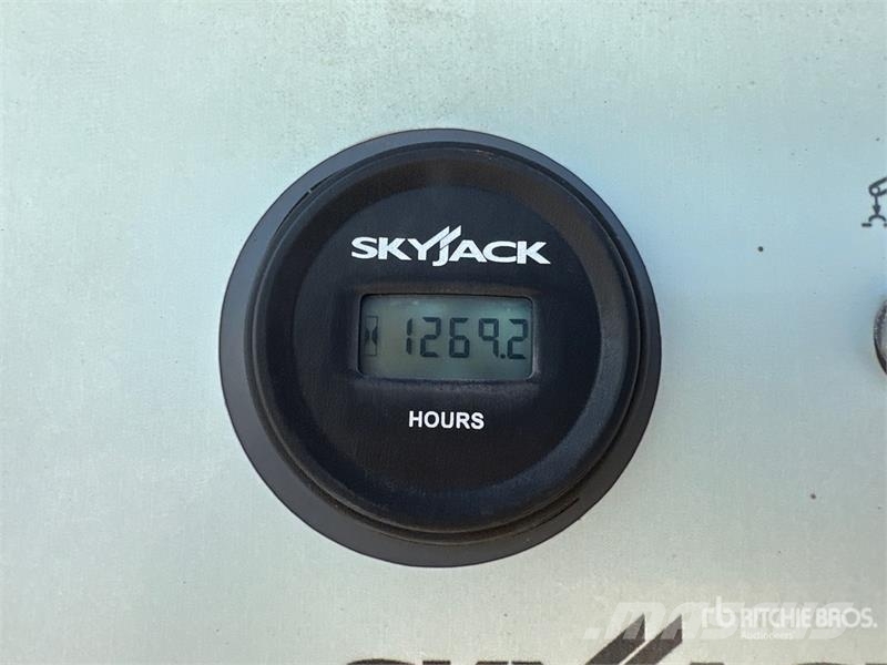 SkyJack SJ86T 4WD Diesel Telescopic Boom Lift رافعات سلة تلسكوبية