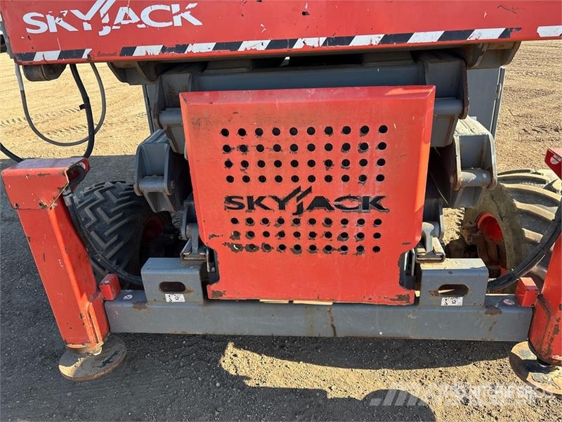 SkyJack SJ8831 Scissor lifts