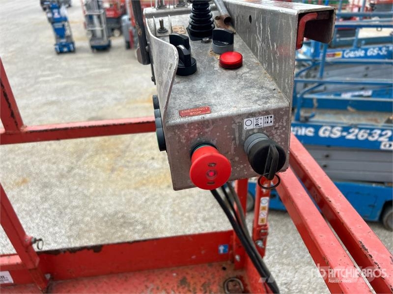 SkyJack SJ8841RT 4x4 Dual Fuel Scissor Lift Škarjaste dvižne ploščadi