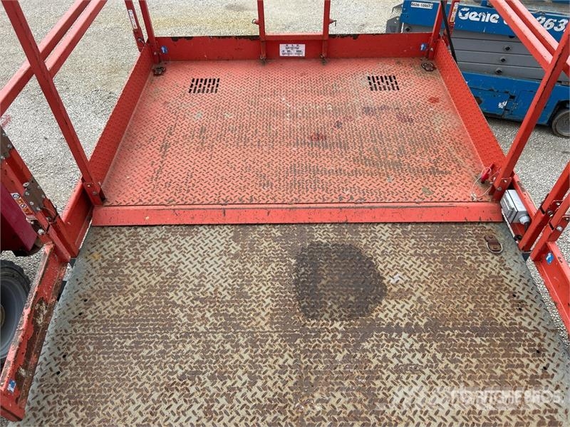 SkyJack SJ8841RT 4x4 Dual Fuel Scissor Lift Škarjaste dvižne ploščadi
