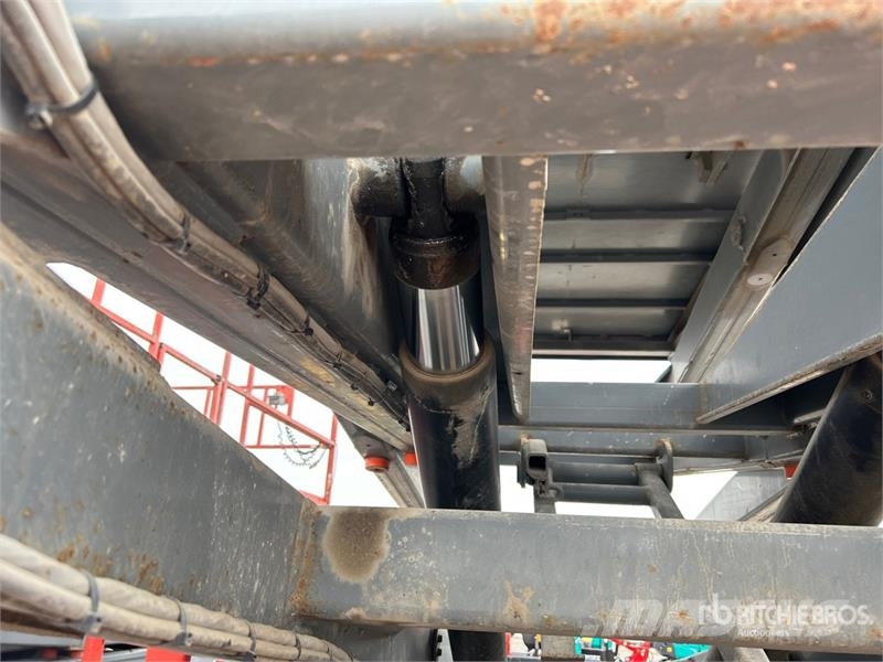 SkyJack SJ8841RT 4x4 Dual Fuel Scissor Lift Škarjaste dvižne ploščadi