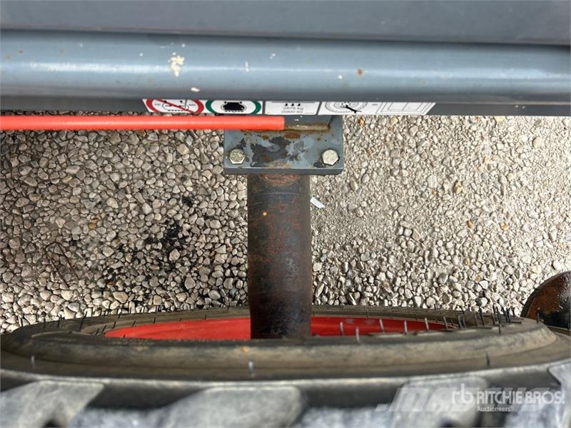 SkyJack SJ8841RT 4x4 Dual Fuel Scissor Lift Škarjaste dvižne ploščadi