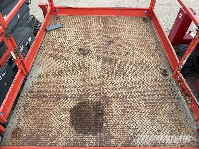 SkyJack SJ8841RT 4x4 Dual Fuel Scissor Lift Škarjaste dvižne ploščadi